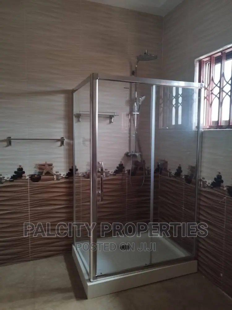 5bdrm House in Atasemanso, Kumasi Metropolitan for sale