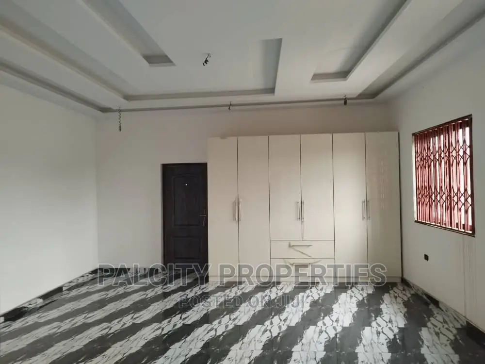 5bdrm House in Atasemanso, Kumasi Metropolitan for sale