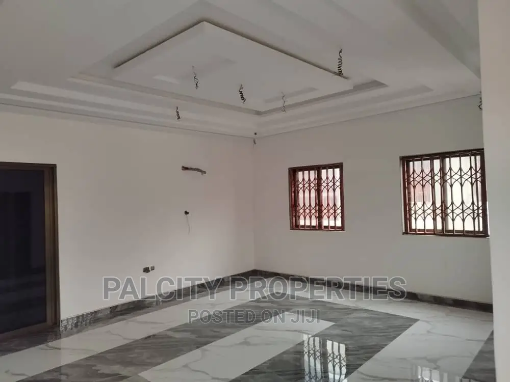 5bdrm House in Atasemanso, Kumasi Metropolitan for sale