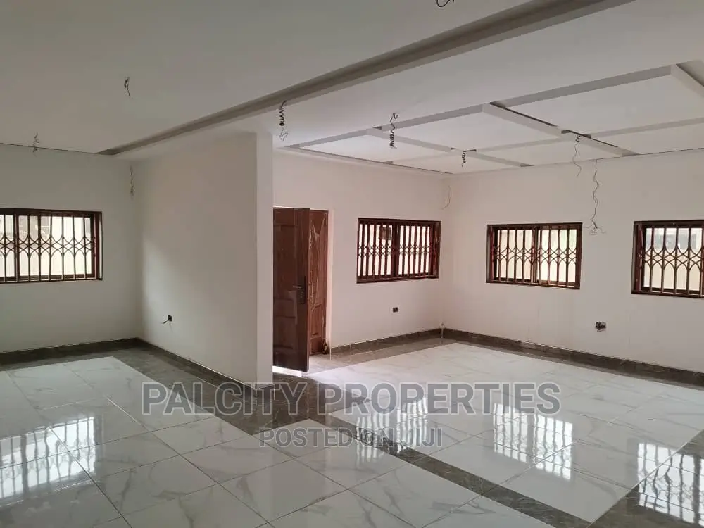 5bdrm House in Atasemanso, Kumasi Metropolitan for sale