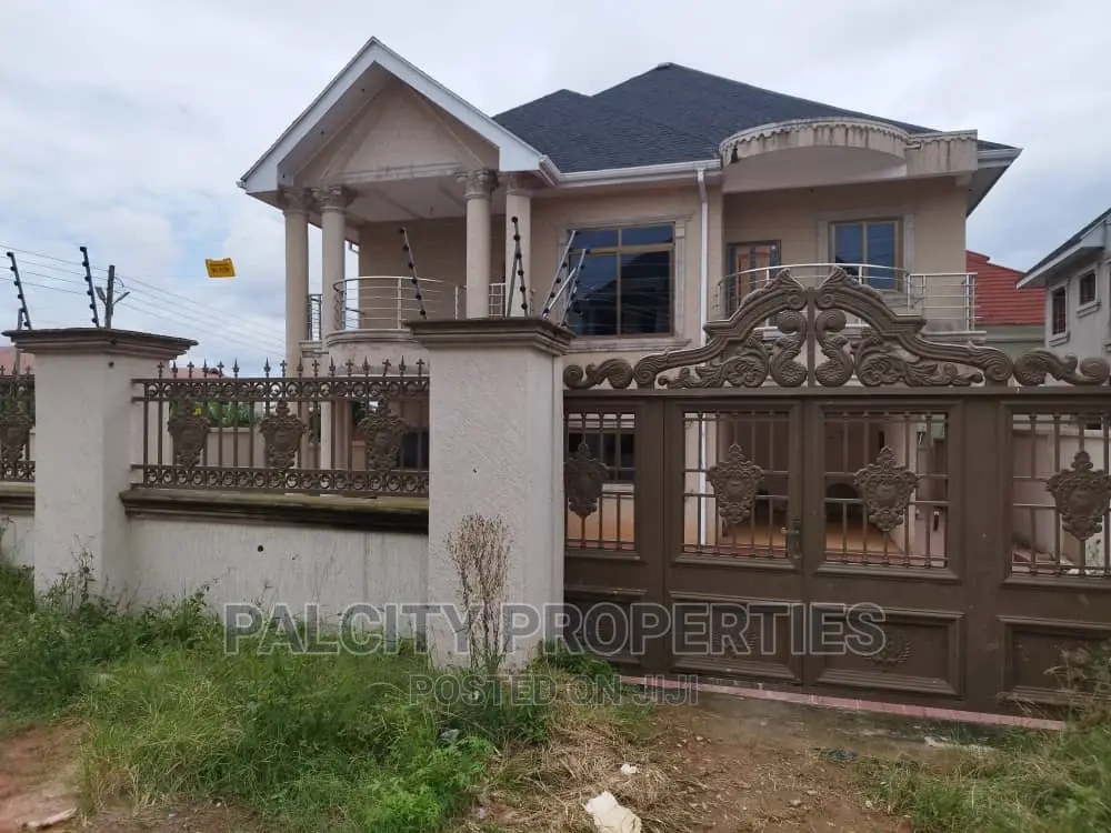 5bdrm House in Atasemanso, Kumasi Metropolitan for sale