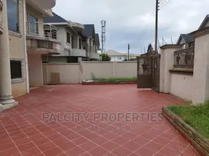 5bdrm House in Atasemanso, Kumasi Metropolitan for sale