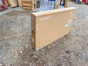 Elegant Black Samsung UHD Screen  55”Bu8000 Tv
