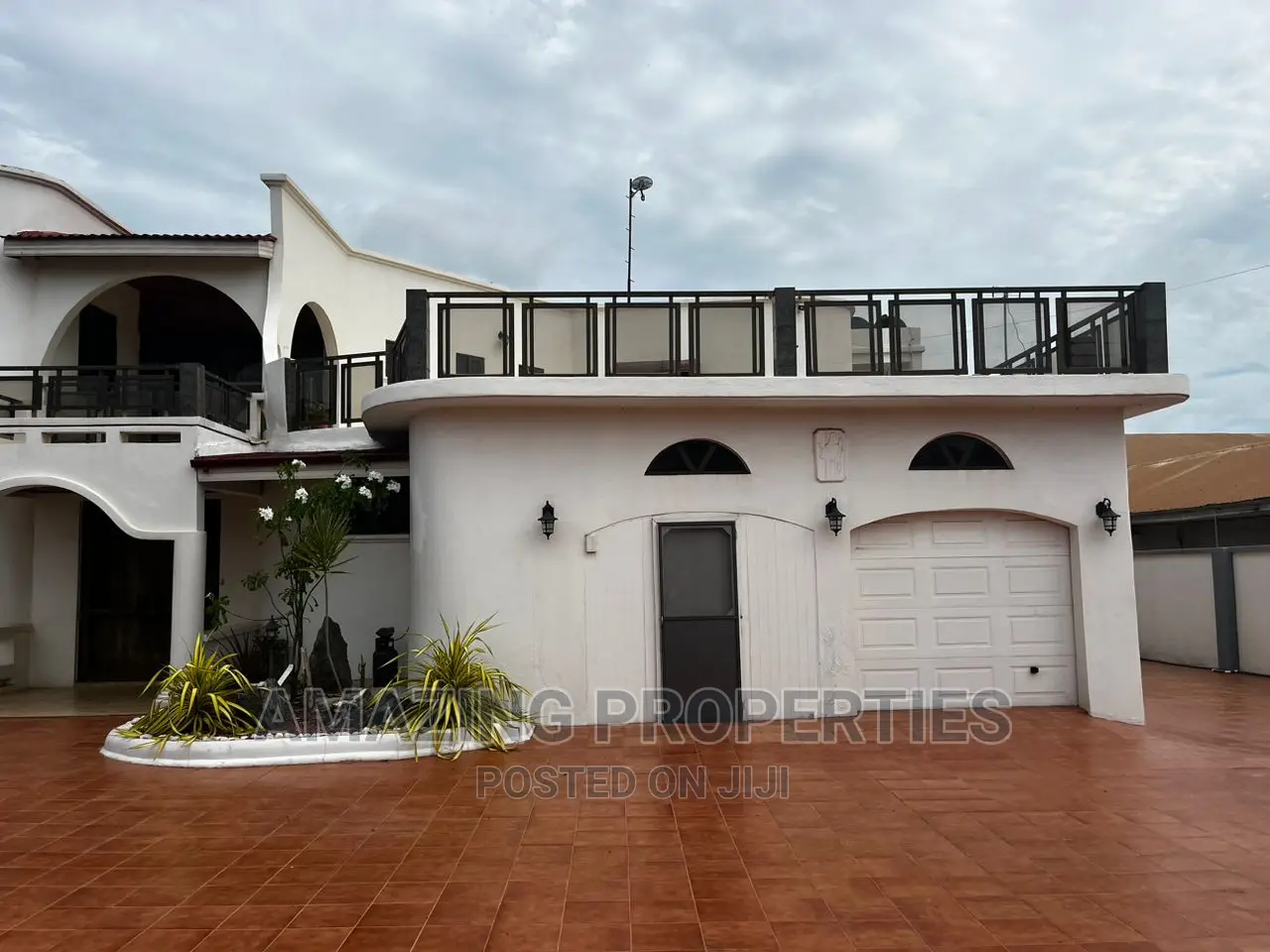 5bdrm House in East Legon for sale