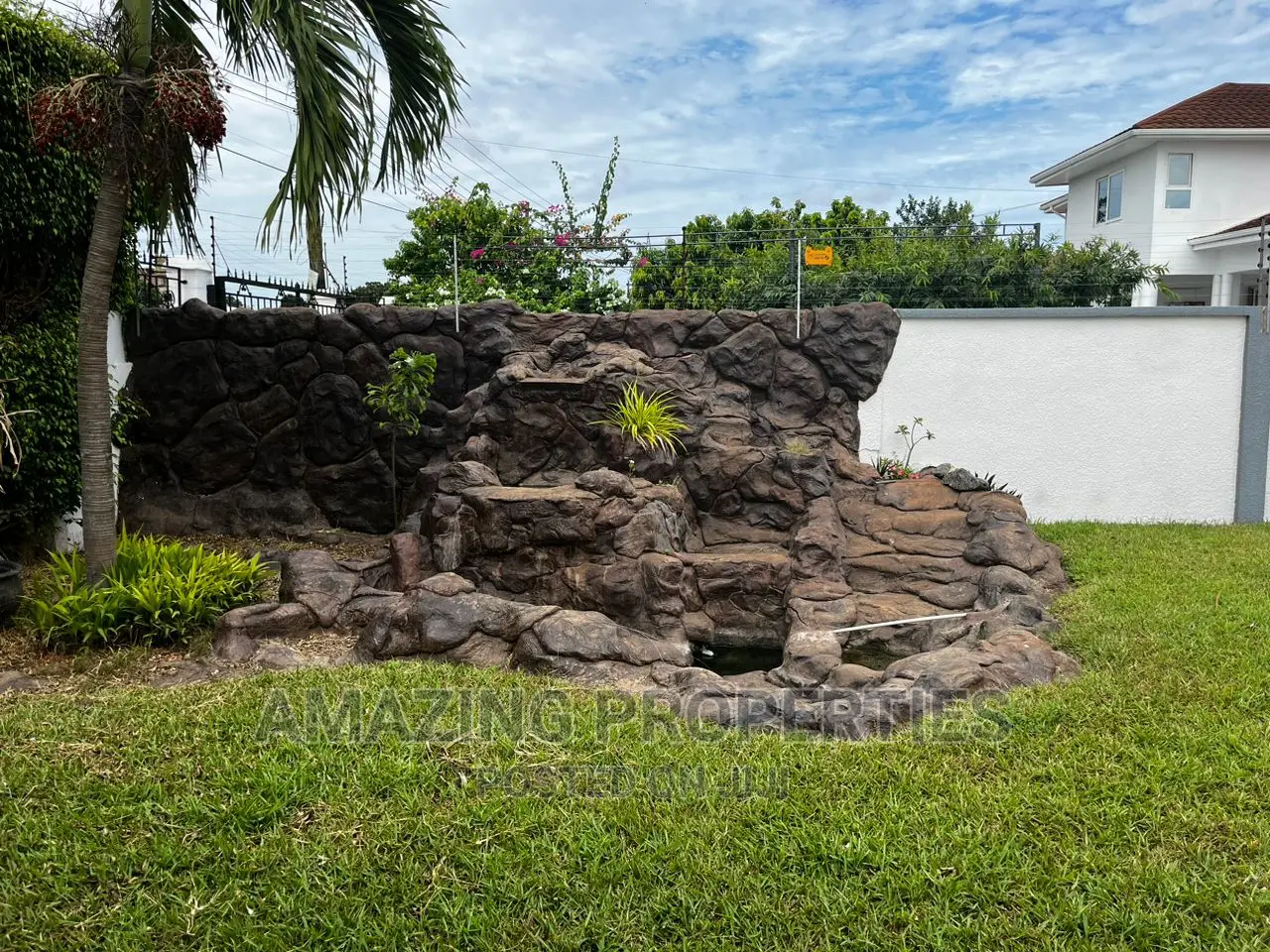 5bdrm House in East Legon for sale