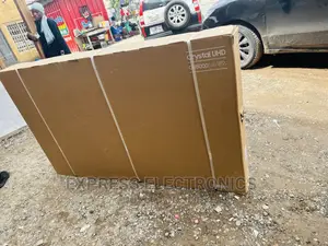Crystal Processor UHD Display Smart Samsung 75”Cu8000