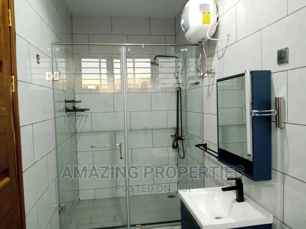 7bdrm House in East Legon for sale