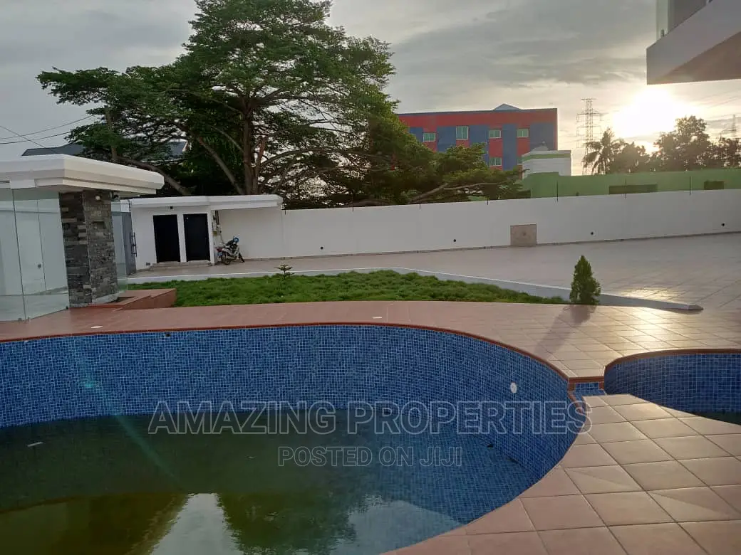 7bdrm House in East Legon for sale