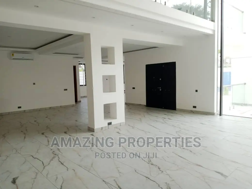 7bdrm House in East Legon for sale