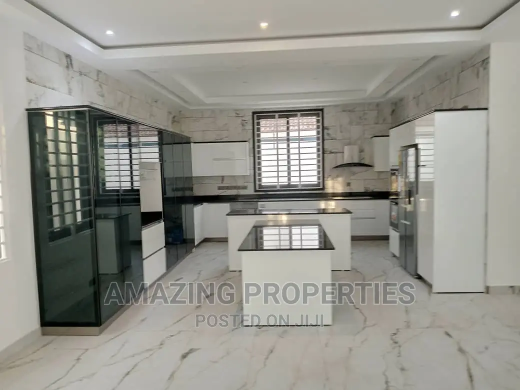 7bdrm House in East Legon for sale