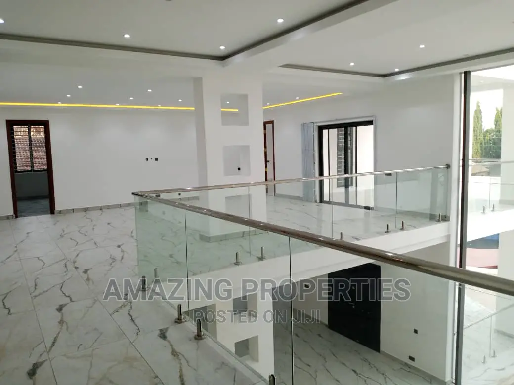7bdrm House in East Legon for sale