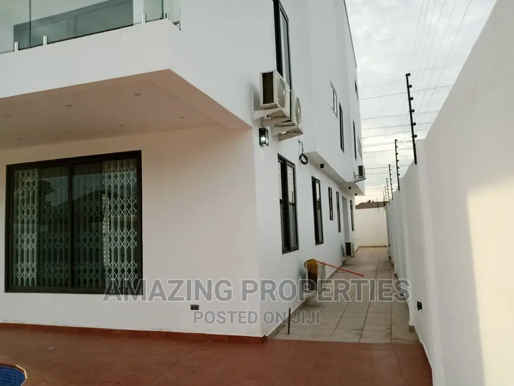 7bdrm House in East Legon for sale