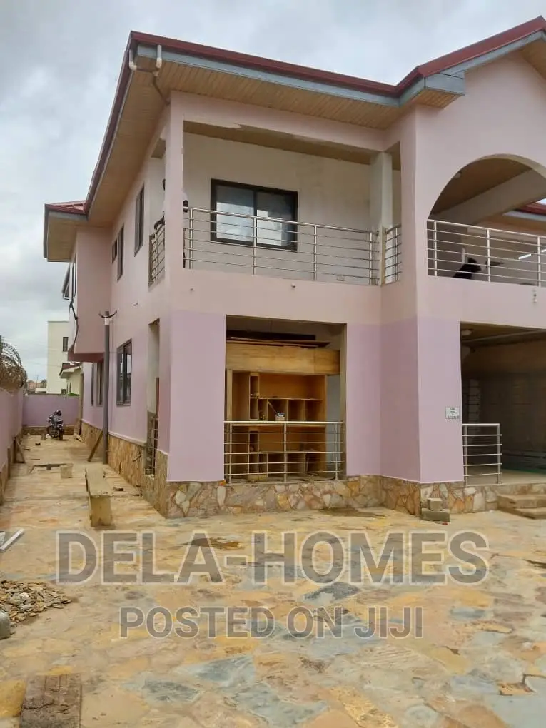 Three Bedroom HSE for Rent at Ashaley Botwe.