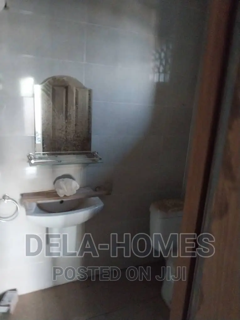 Three Bedroom HSE for Rent at Ashaley Botwe.