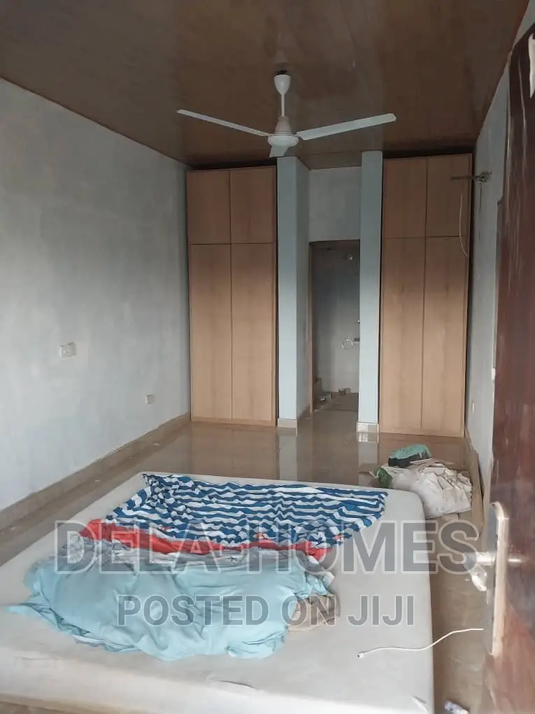 Three Bedroom HSE for Rent at Ashaley Botwe.