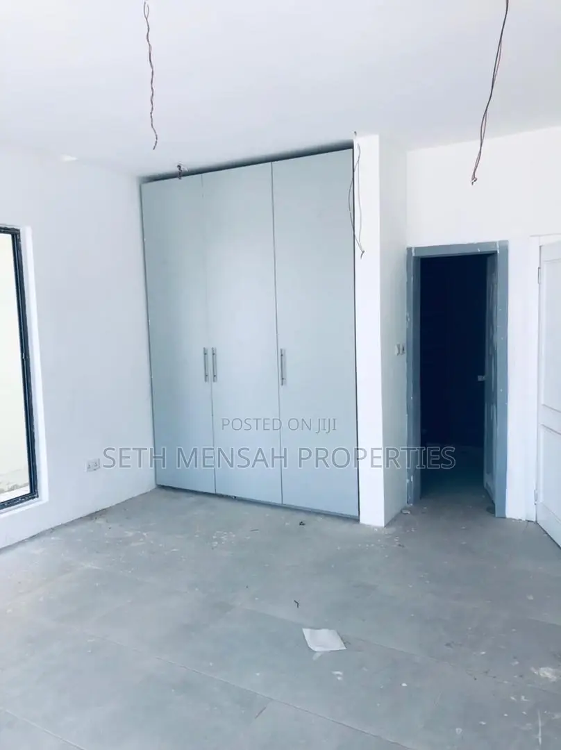 4bdrm Townhouse/Terrace in Ga East Municipal for sale