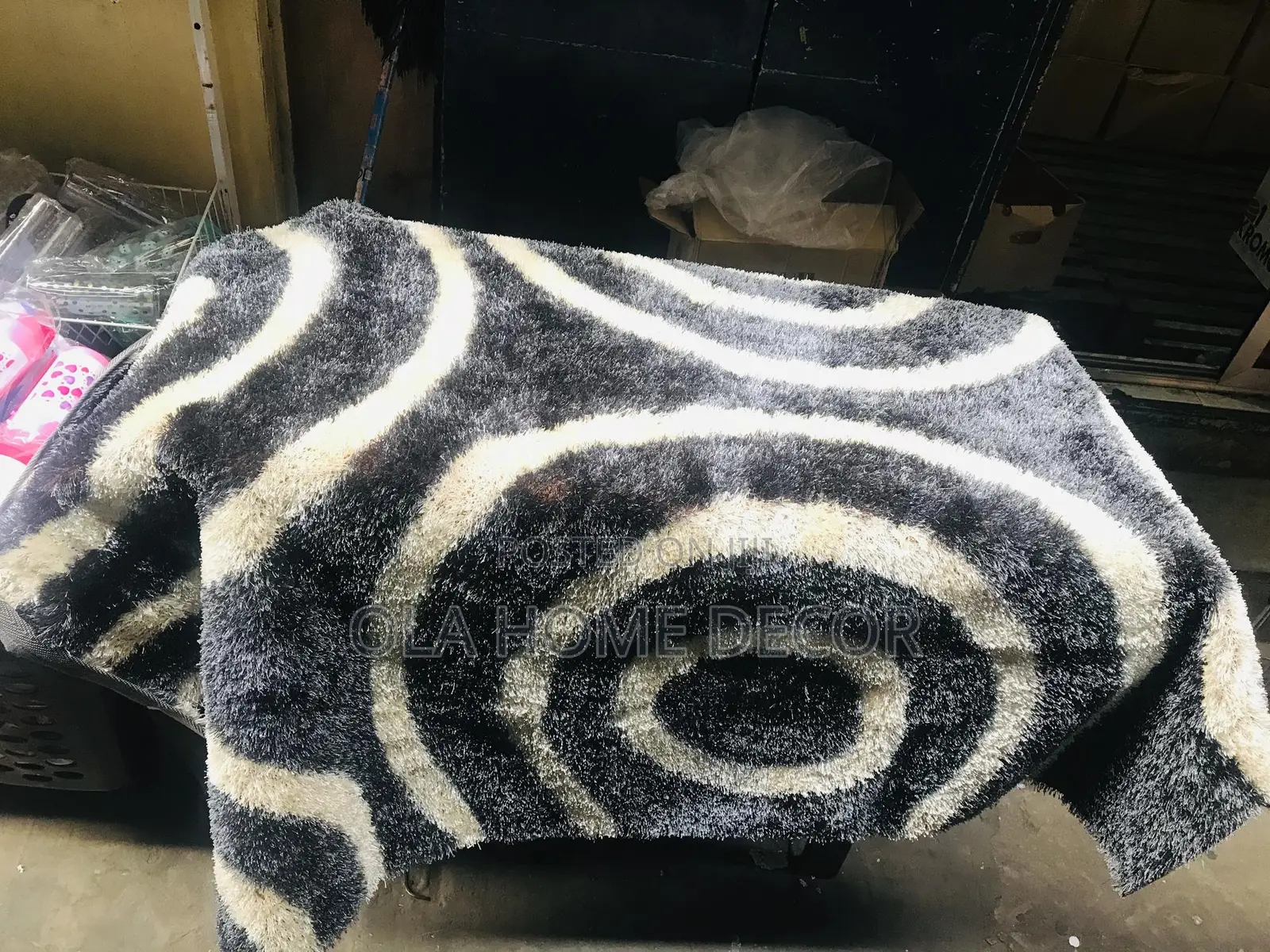 Center Carpet Wool-Rug