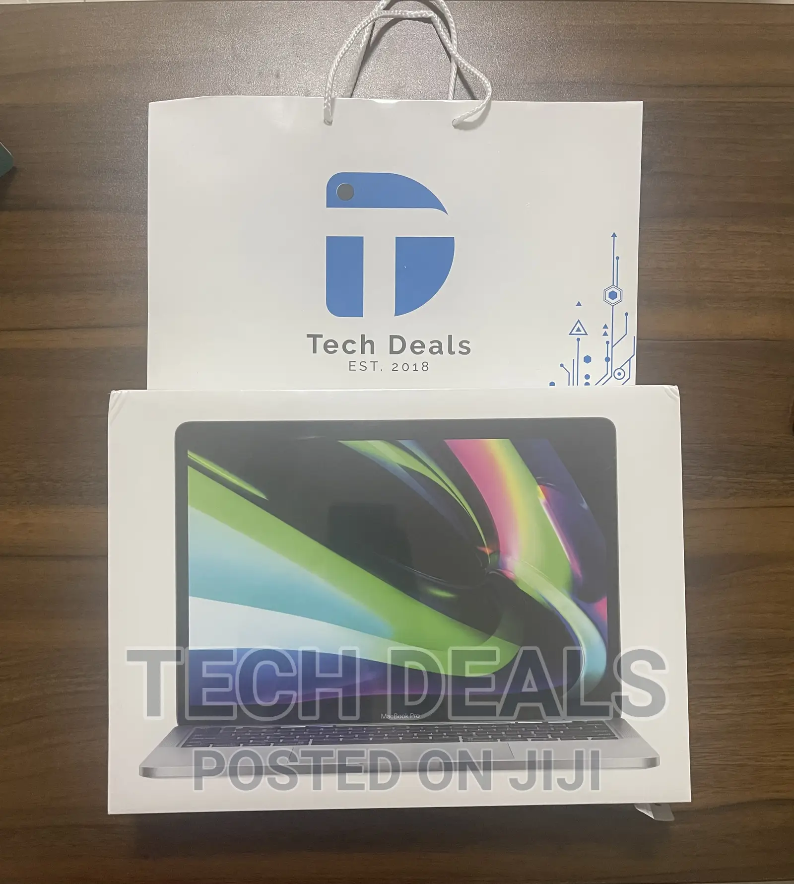 New Laptop Apple MacBook Pro 2022 M2 8GB Apple M2 SSD 512GB