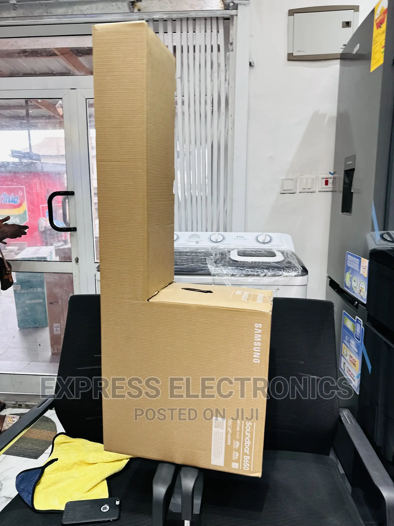 Various and Fast Connections Sleek Samsung B650 Soundbar