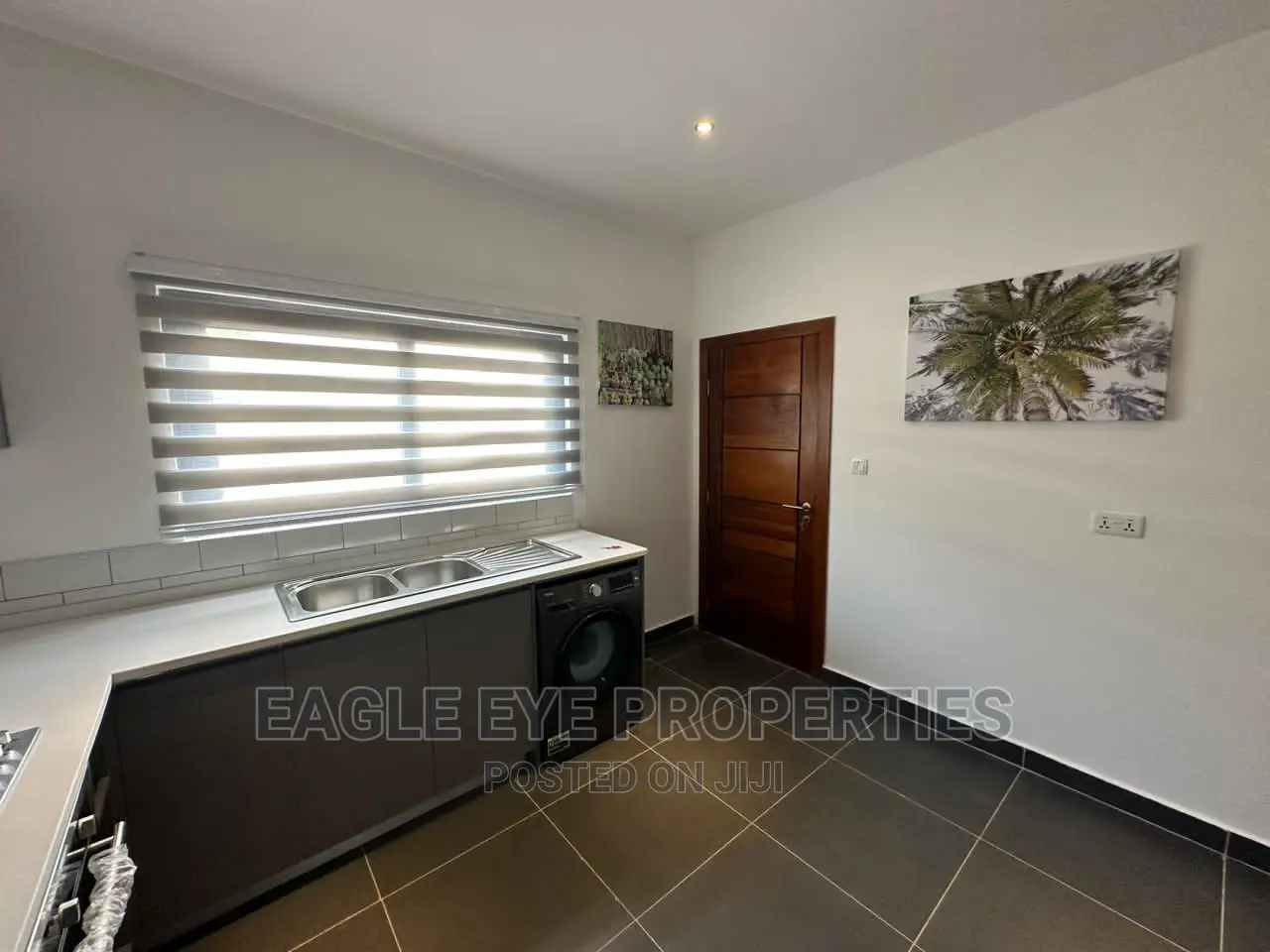 4bdrm Townhouse/Terrace in Oyarifa for sale