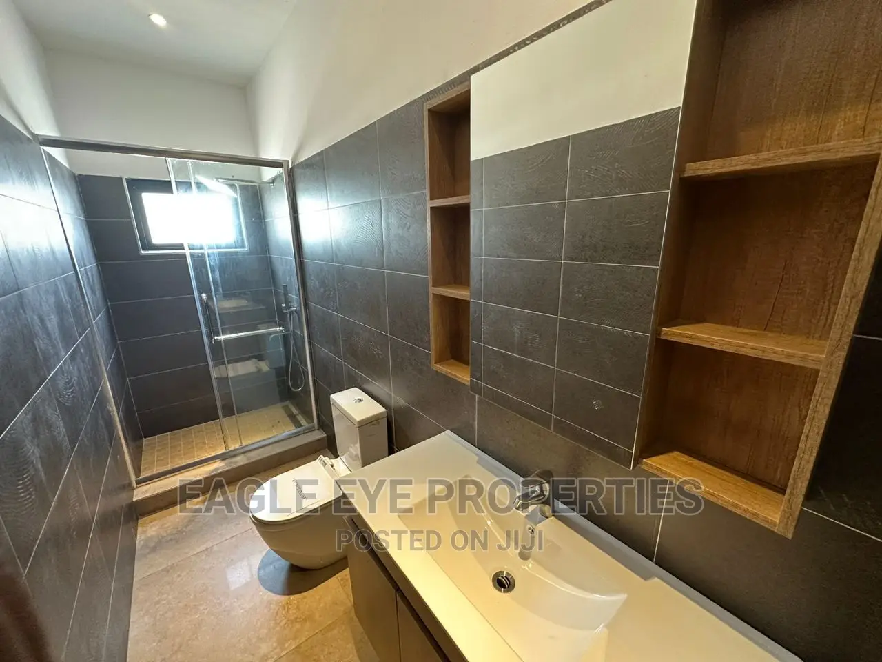 4bdrm Townhouse/Terrace in Oyarifa for sale