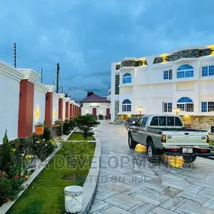 8bdrm Maisonette in Ma Developments, Tema Metropolitan for sale