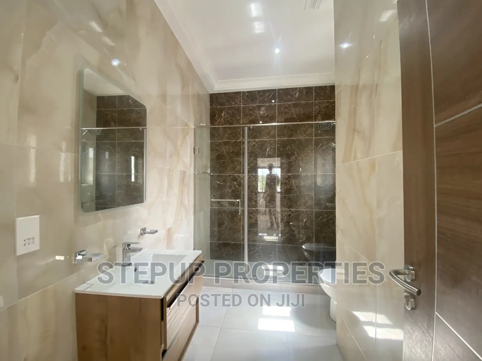 4bdrm Mansion in American House, East Legon for sale