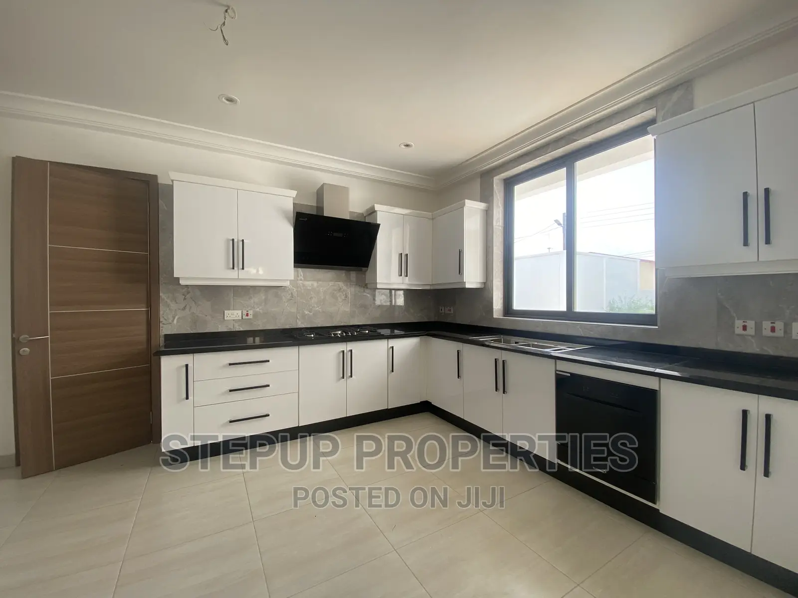 4bdrm Mansion in American House, East Legon for sale