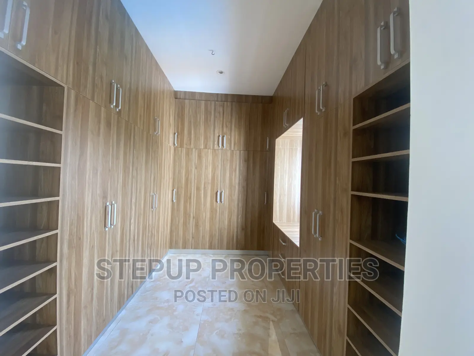 4bdrm Mansion in American House, East Legon for sale