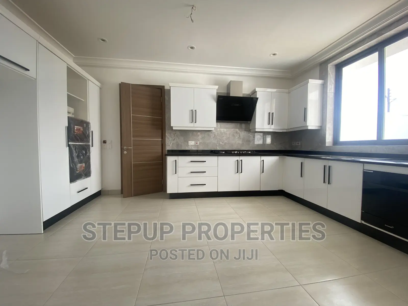 4bdrm Mansion in American House, East Legon for sale
