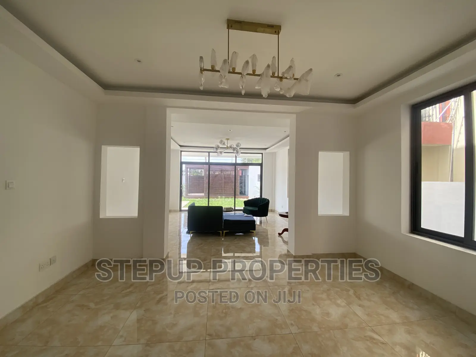 4bdrm Mansion in American House, East Legon for sale