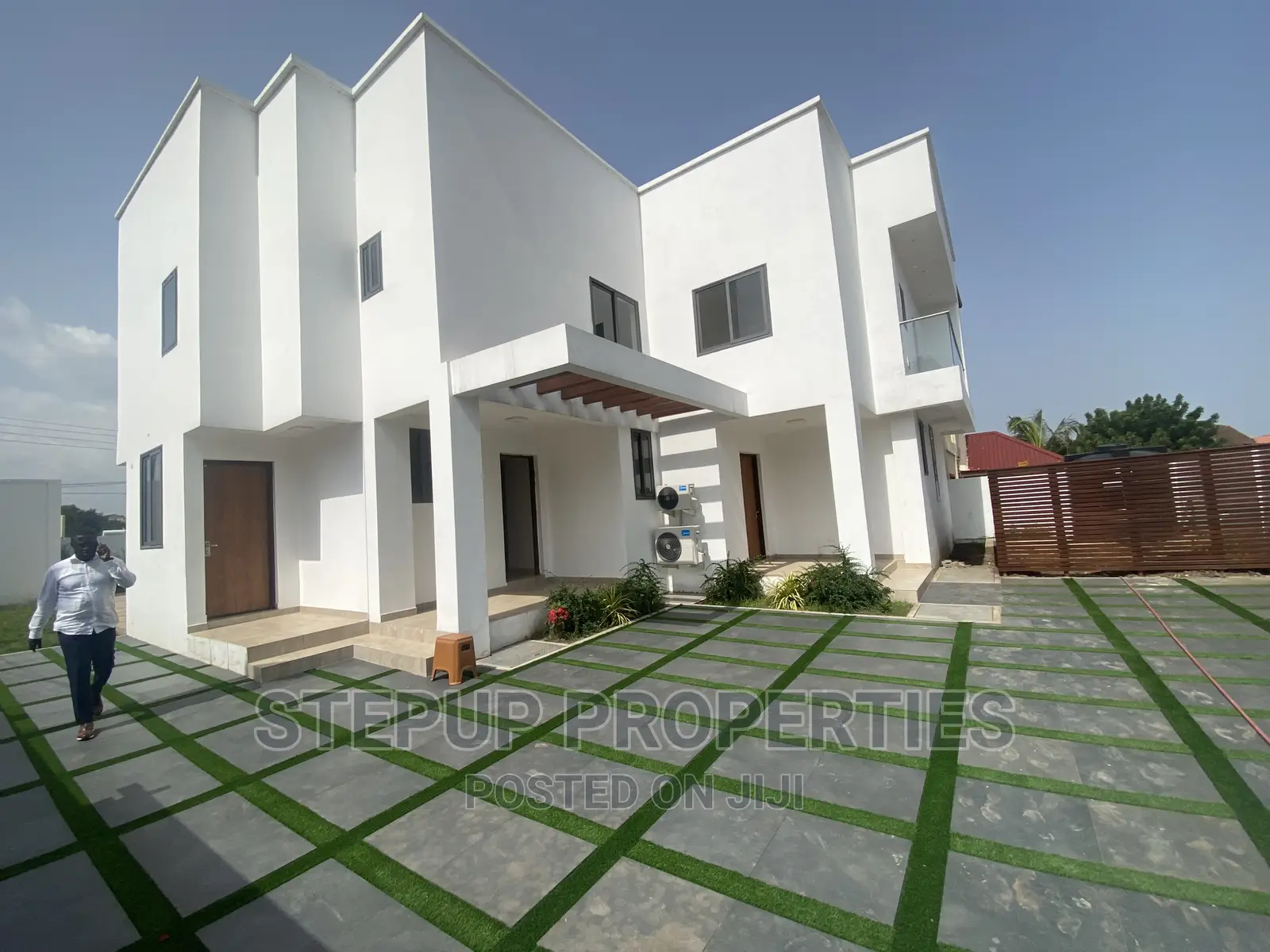 4bdrm Mansion in American House, East Legon for sale