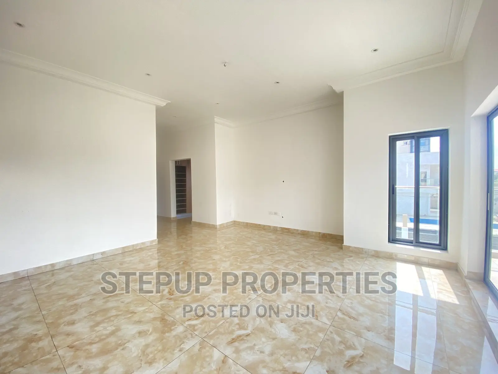 4bdrm Mansion in American House, East Legon for sale