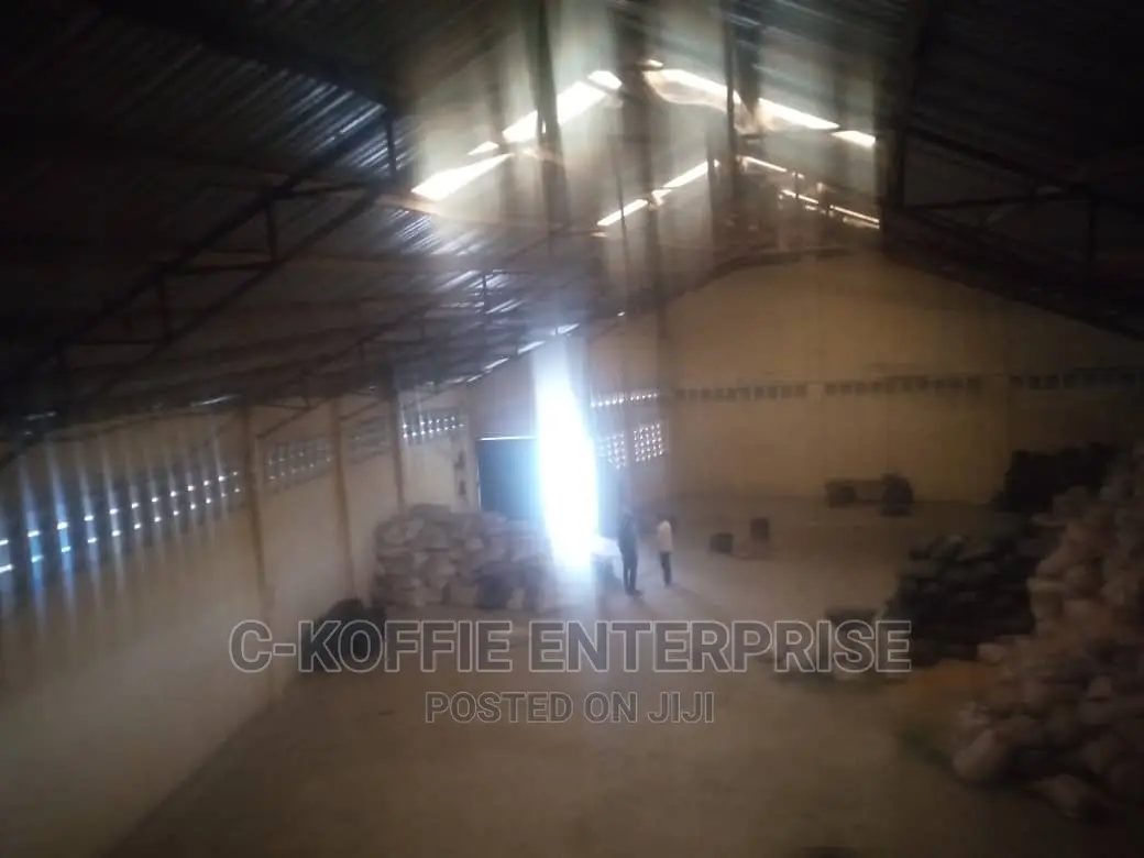 700 SQM Warehouse at Achimota for Rent