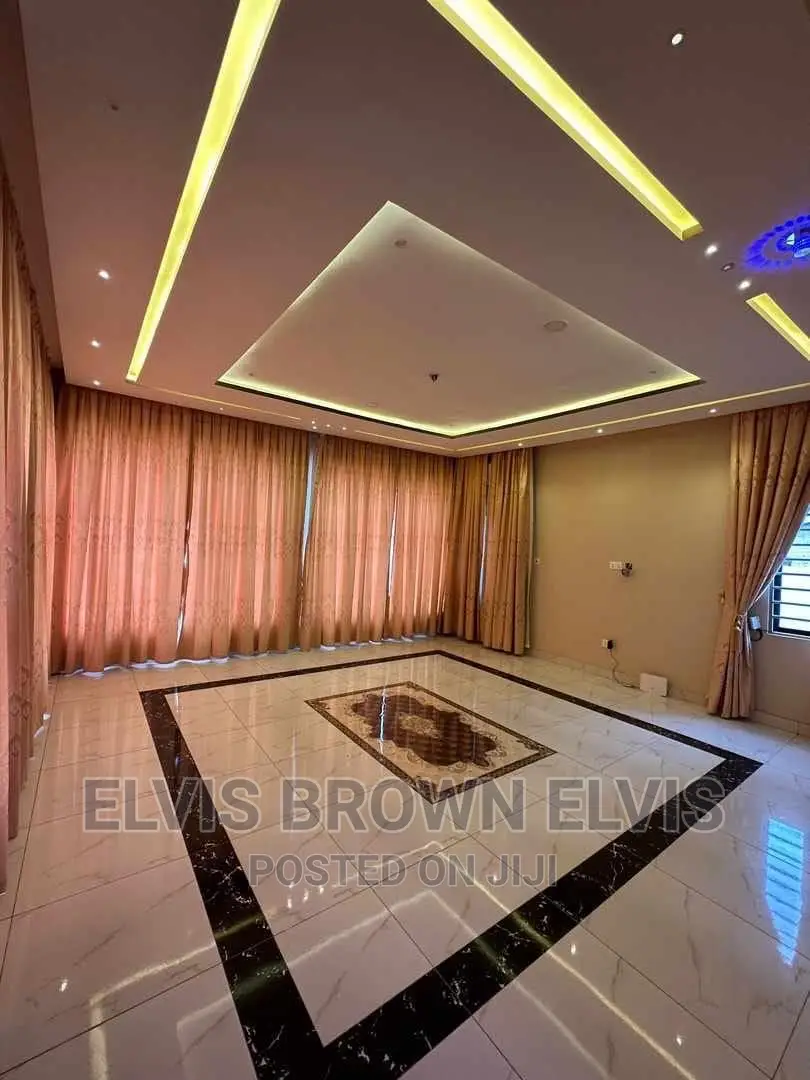 Executive 3 Bedrooms House for Sale at Lakeside
