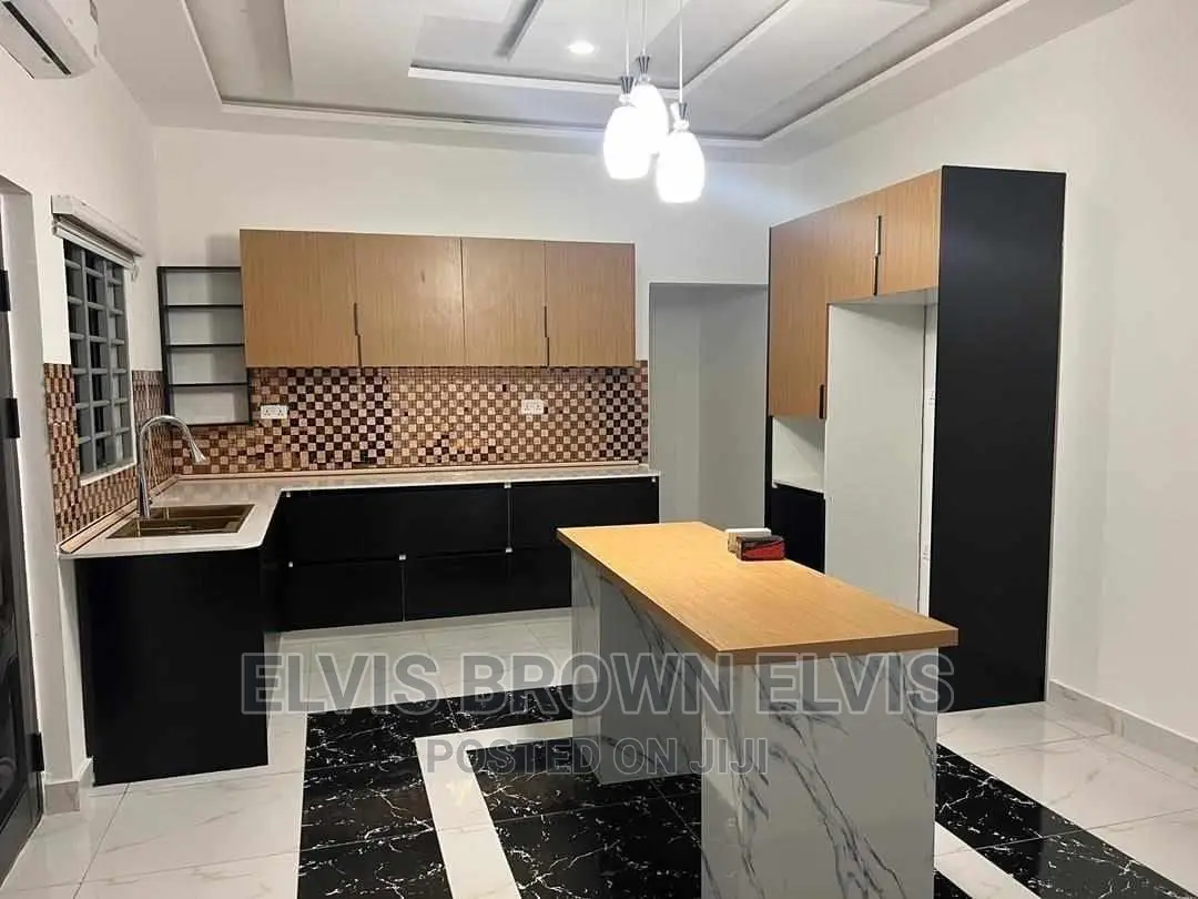 Executive 3 Bedrooms House for Sale at Lakeside