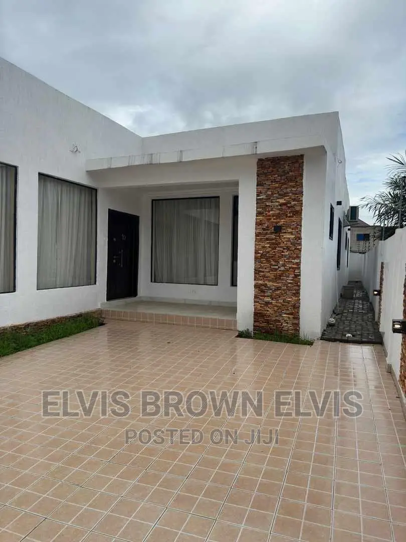 Executive 3 Bedrooms House for Sale at Lakeside