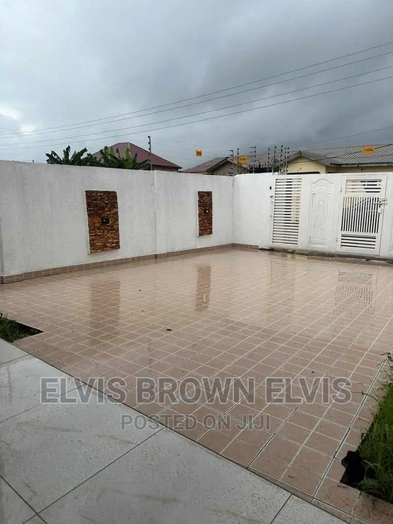 Executive 3 Bedrooms House for Sale at Lakeside