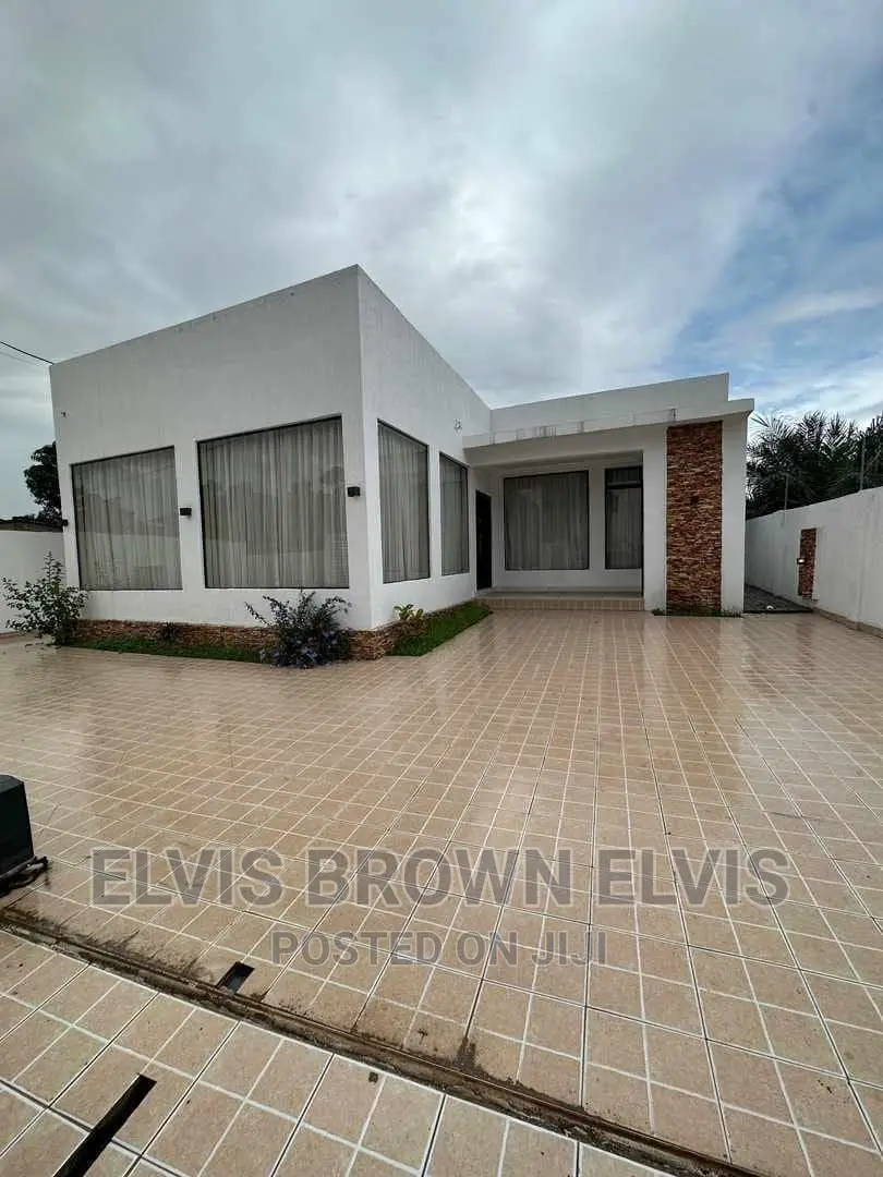 Executive 3 Bedrooms House for Sale at Lakeside