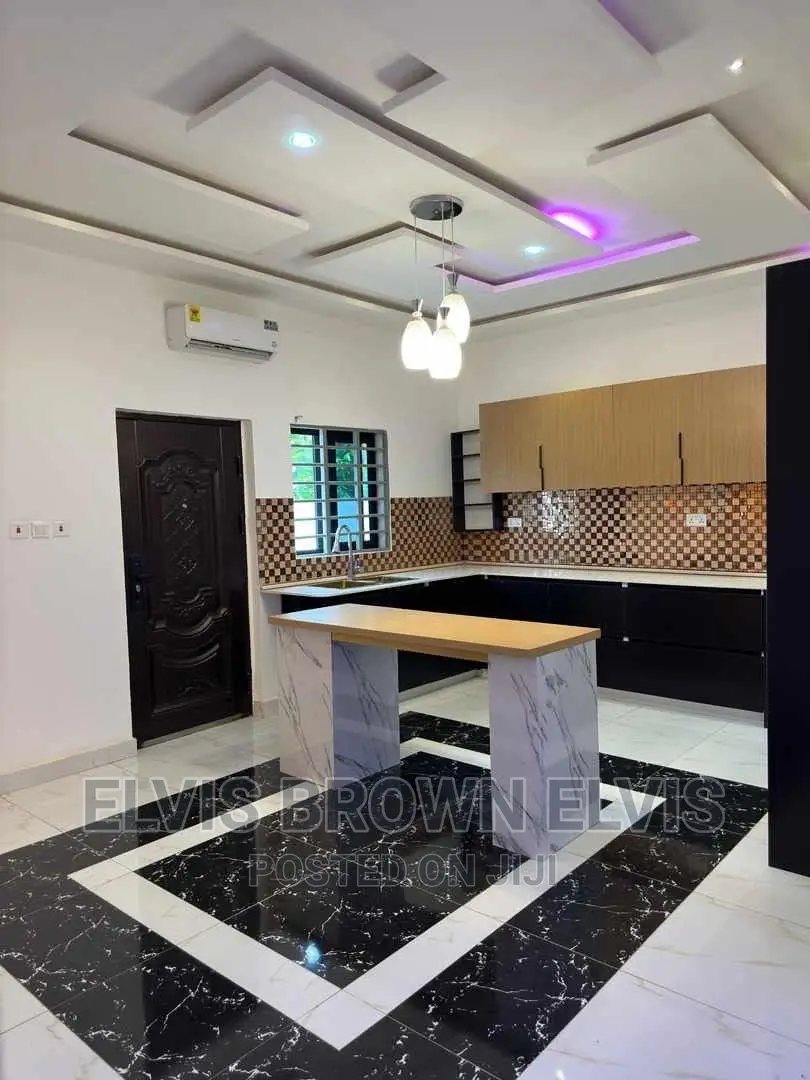 Executive 3 Bedrooms House for Sale at Lakeside