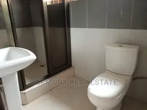 5bdrm House in East Legon for sale