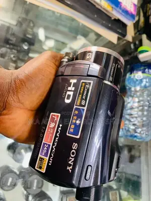Elegant Sony HDR-XR550 240GB HD Handycam Camcorder