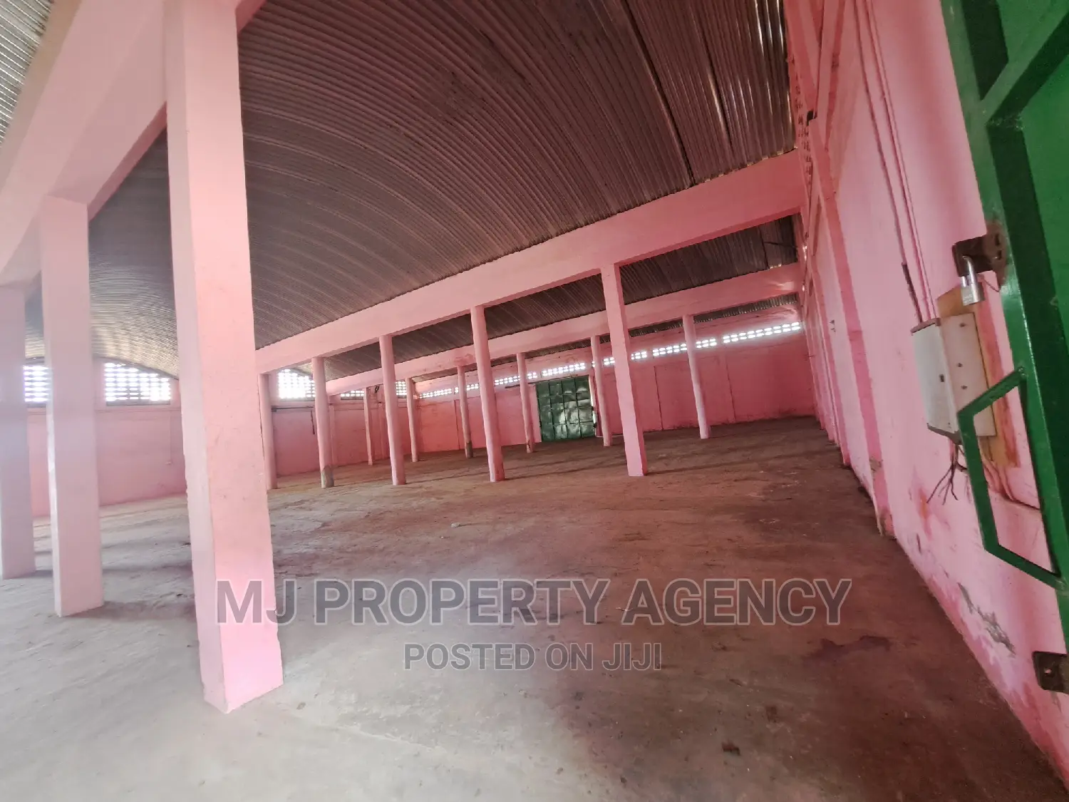 900 SQM Warehouse