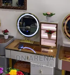 Luxury Makeup Vanity Set With Inbuilt Led Lights