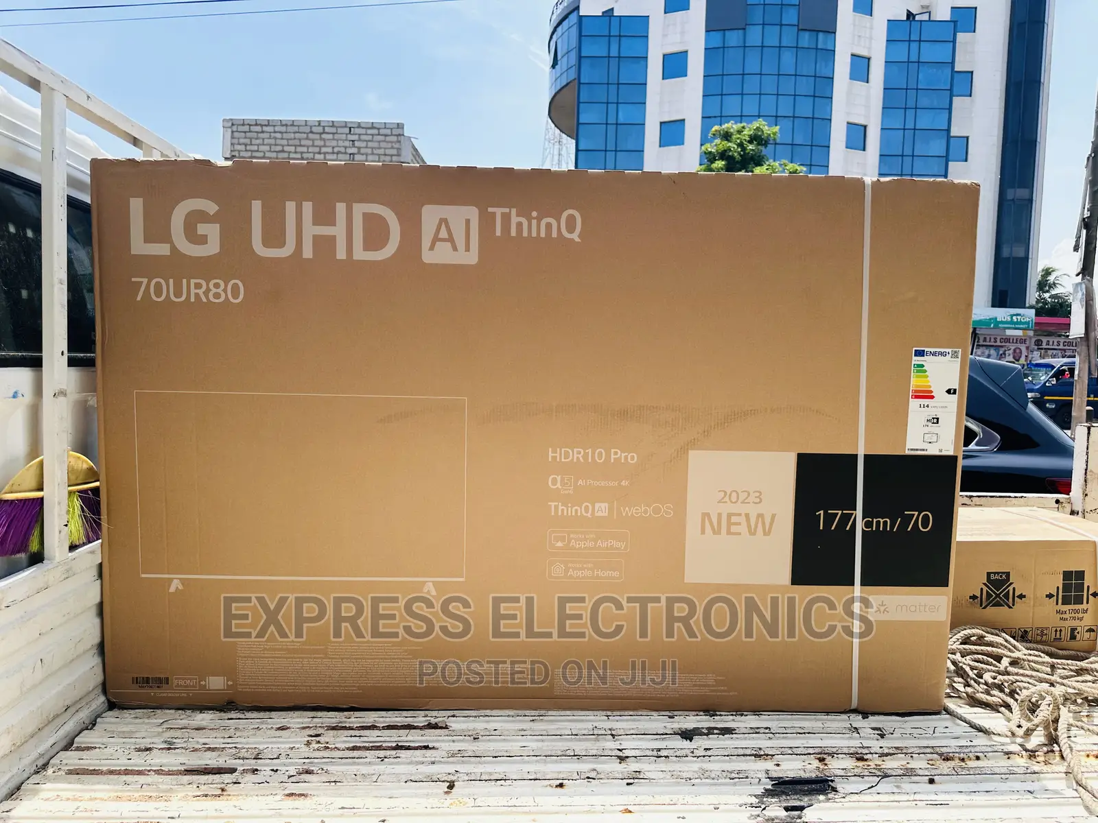 New  LG UHD Smart Screen  70”Ur80003