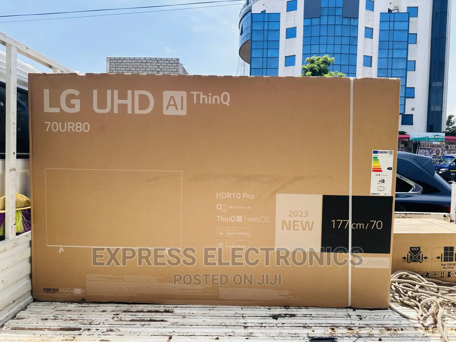 New  LG UHD Smart Screen  70”Ur80003