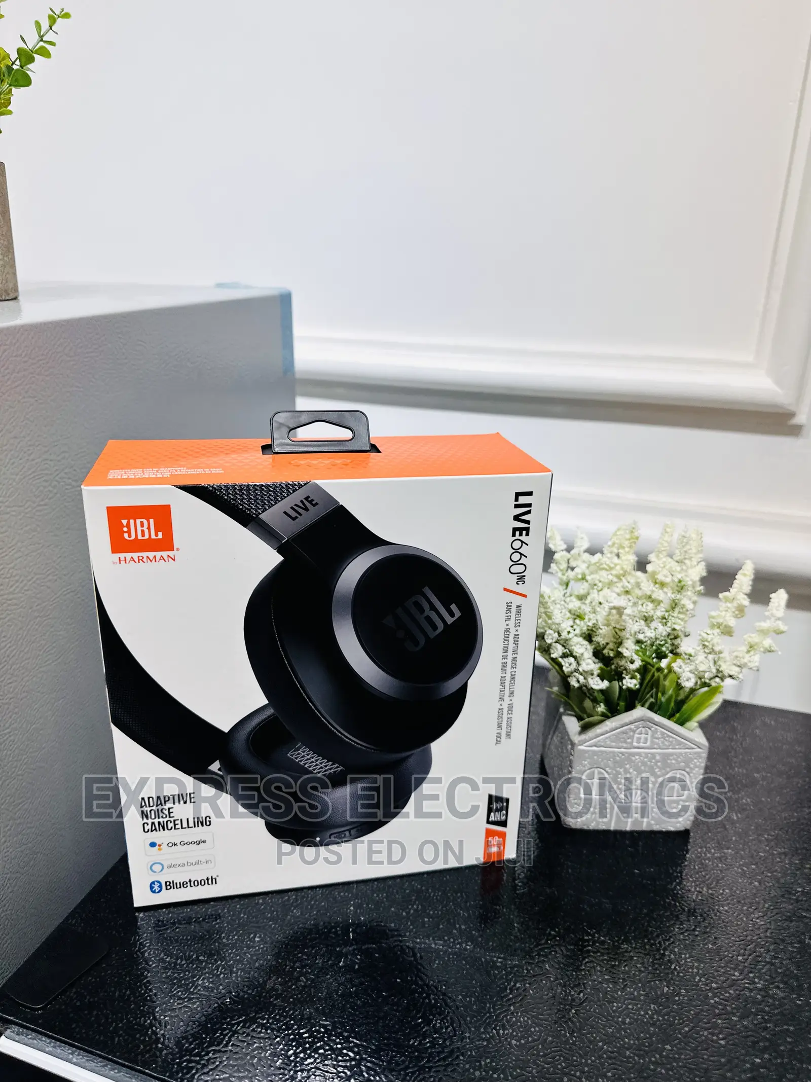 Listen in Style Headphones  JBL 660