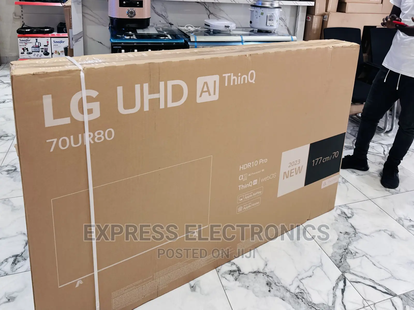 Airslim Ultra UHD Smart 70”UR8003 LG