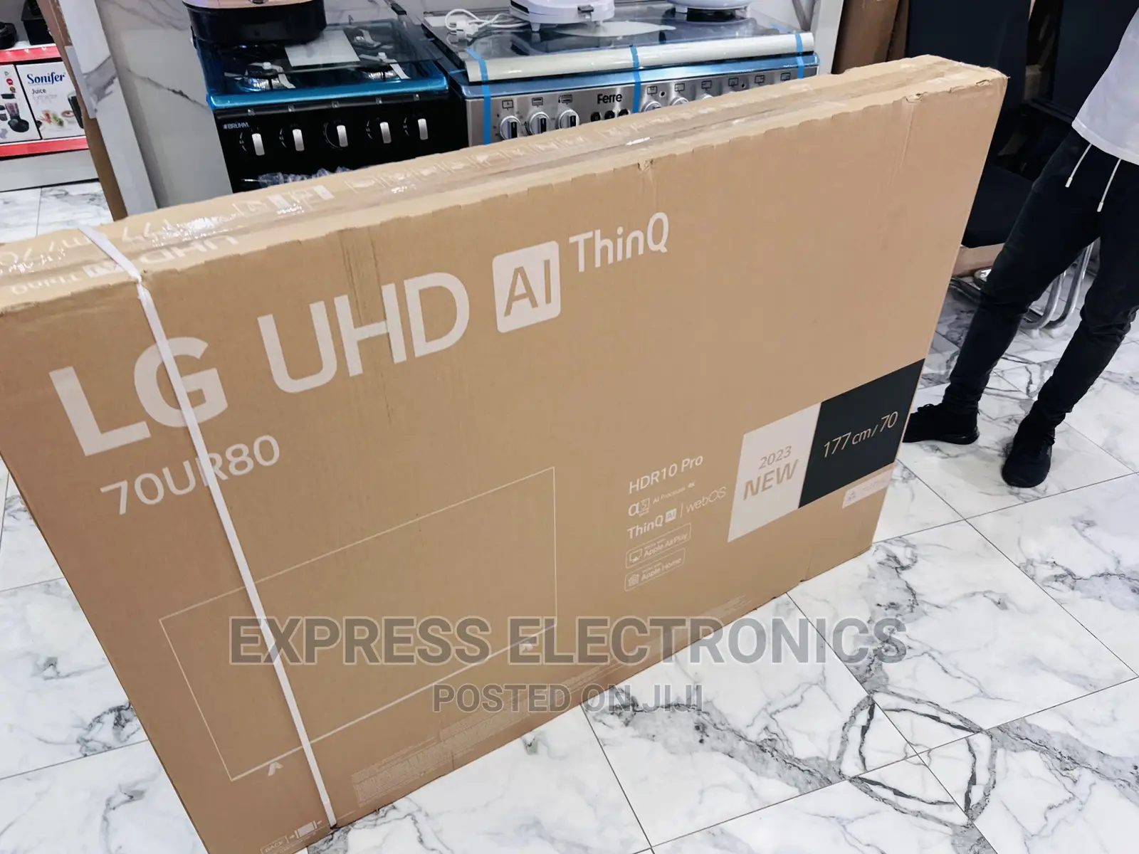 Airslim Ultra UHD Smart 70”UR8003 LG