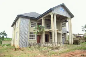 6bdrm House in Adesina, Kumasi Metropolitan for sale